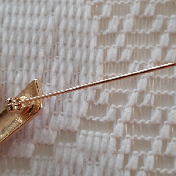 Vintage Fashion Red Brooch - Picture 3 of 7